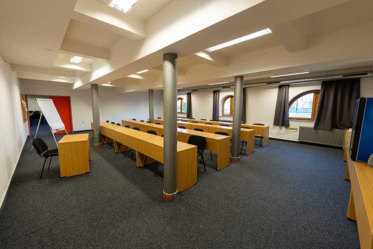 Střední školící místnost