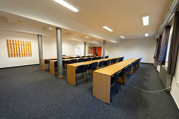 Střední školící místnost