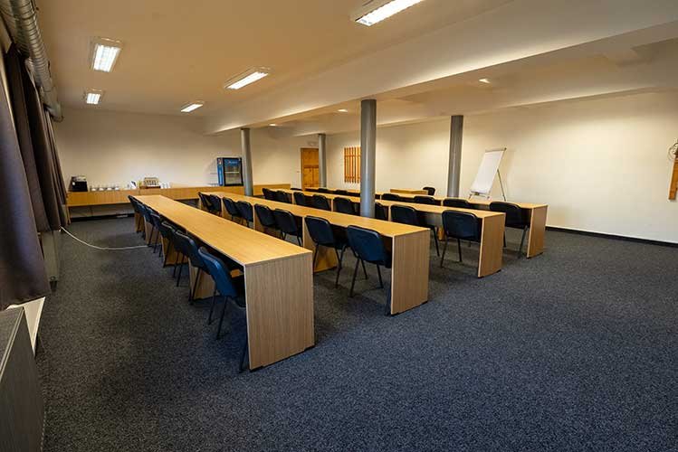 Střední školící místnost